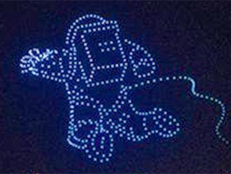 为DSF照亮迪拜夜空的800架无人机耀眼表演